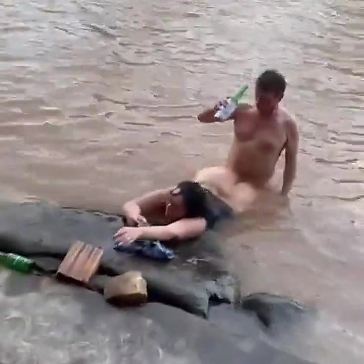 Mature couple fucking in River