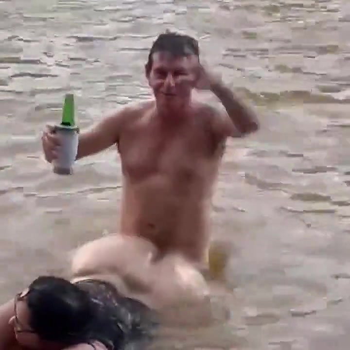 Mature couple fucking in River