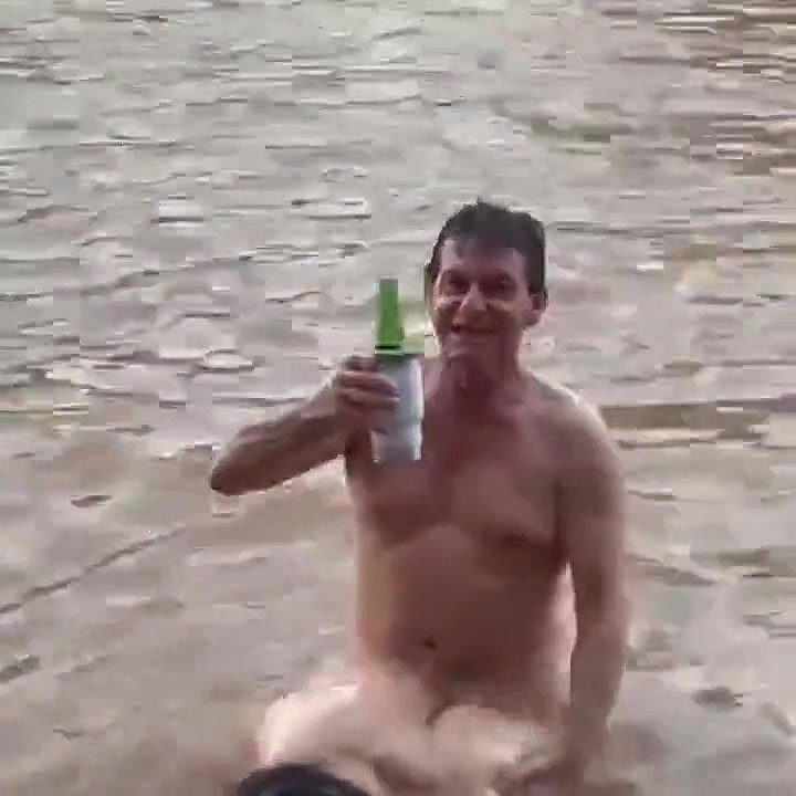 Mature couple fucking in River