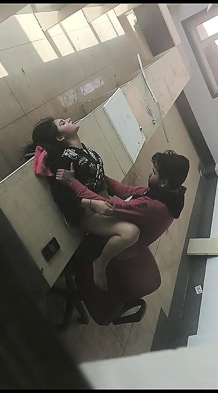 Young beautiful girl pussy licking and fucking outdoor