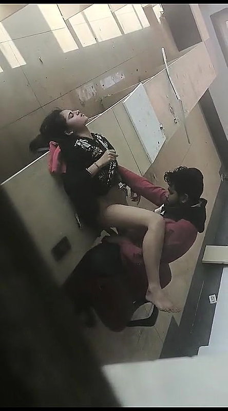 Young beautiful girl pussy licking and fucking outdoor