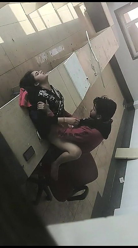 Young beautiful girl pussy licking and fucking outdoor