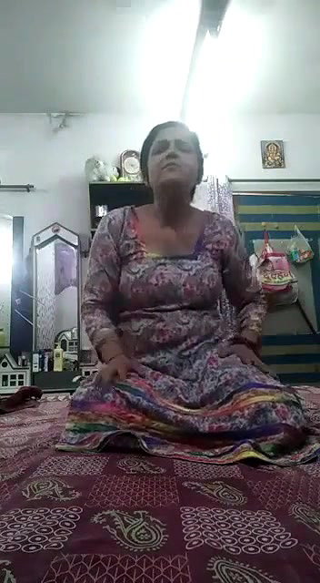 Mature Bhabhi ki boobs aur chut ki nangi video