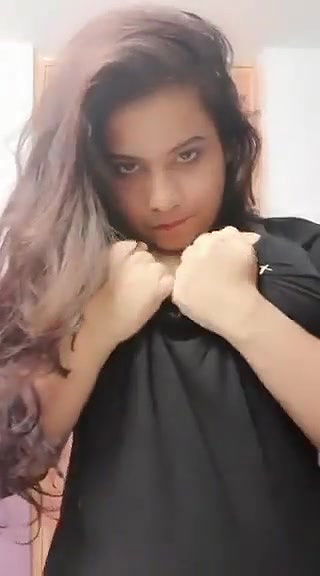 Young Cubby Girl Showing Boobs and Pussy