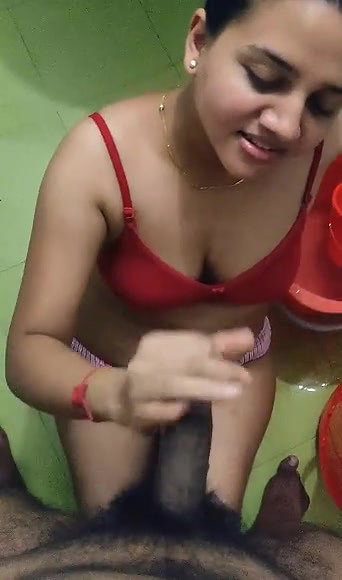Desi Bhabhi Blowjob and Cum on Face