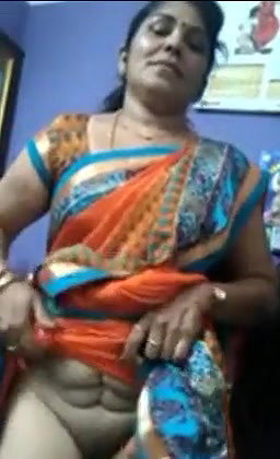 Desi Aunty Showing Pussy to BOOoss