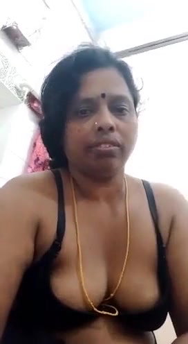 Mature Bhabhi Showing