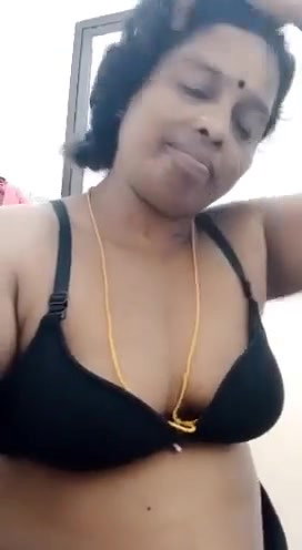 Mature Bhabhi Showing