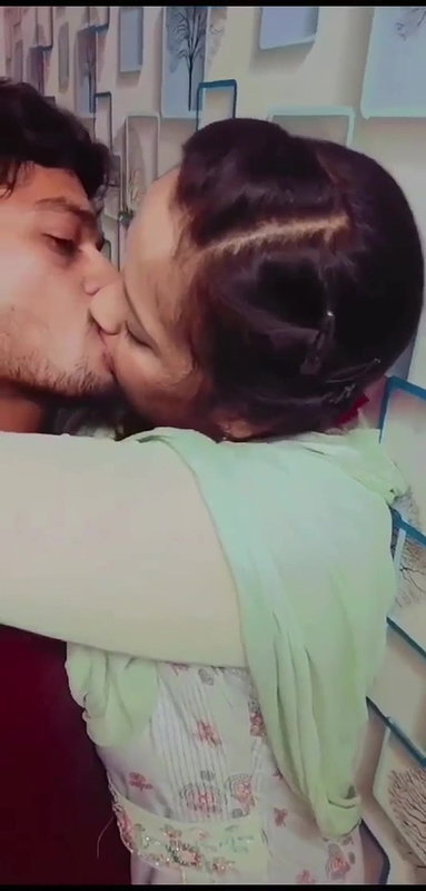 Dever Bhabhi Kissing And Fucking Viral MMS
