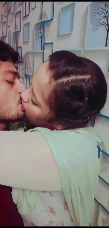 Dever Bhabhi Kissing And Fucking Viral MMS