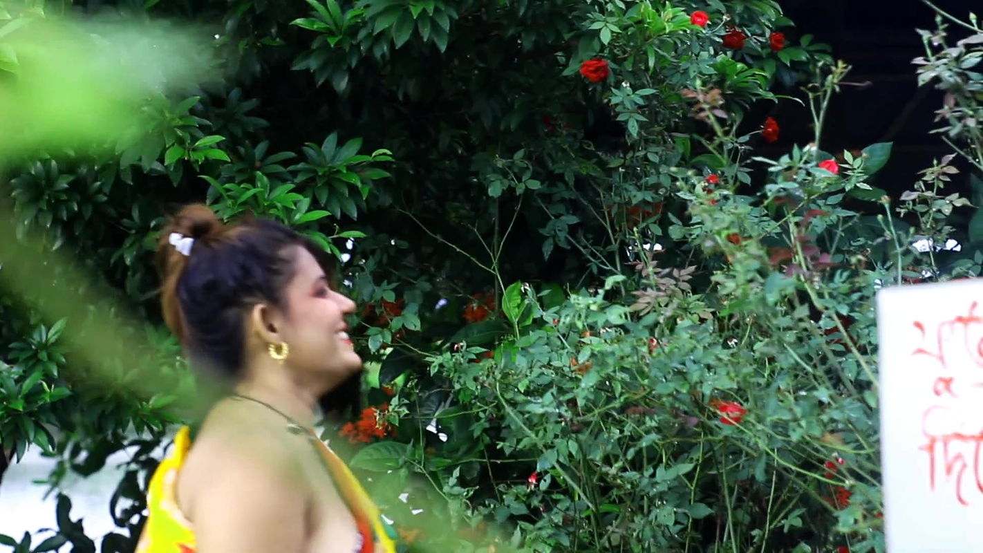 Beautiful sufia sathi braless side boob show photoshoot