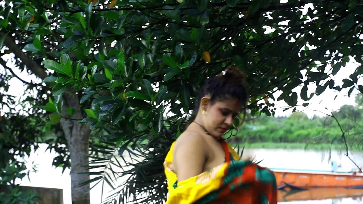 Beautiful sufia sathi braless side boob show photoshoot