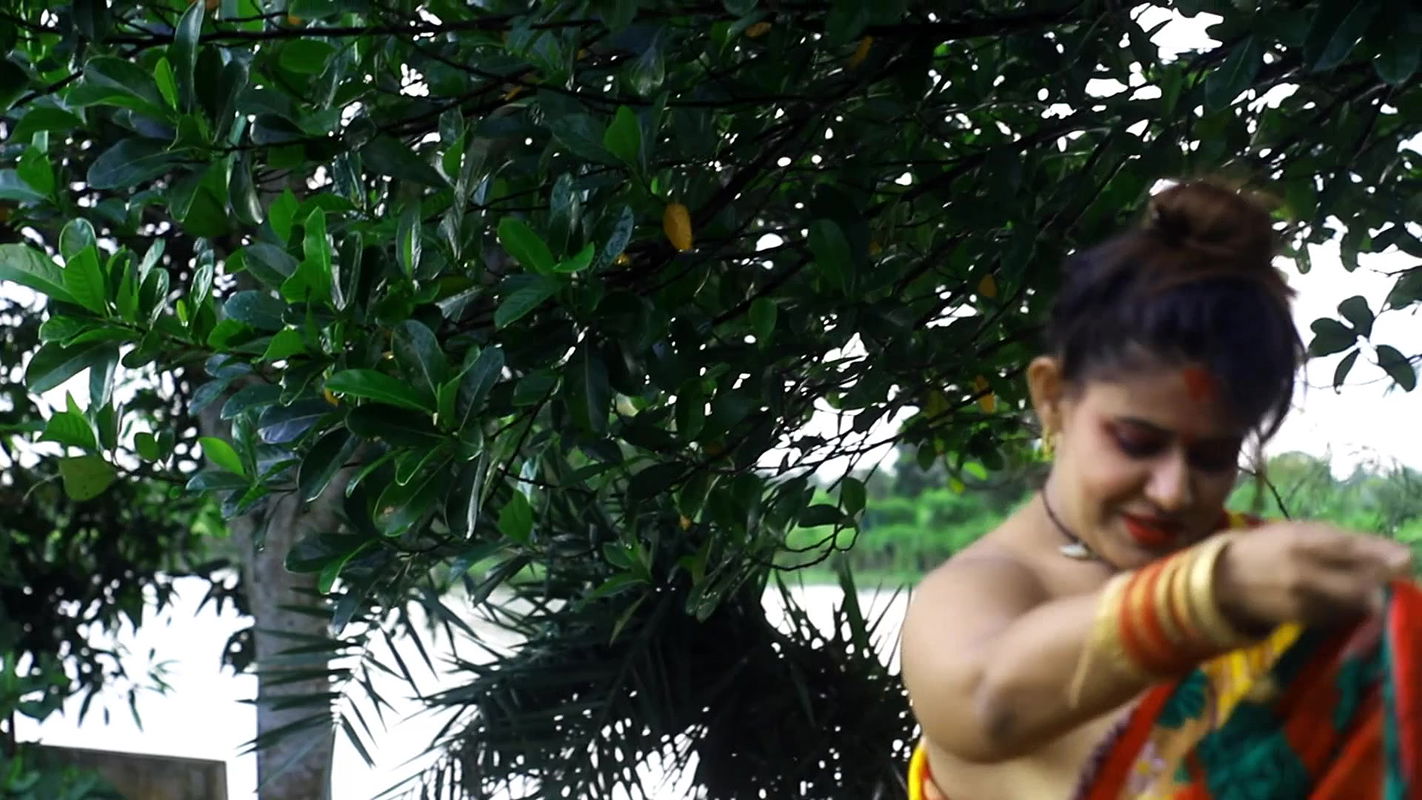 Beautiful sufia sathi braless side boob show photoshoot