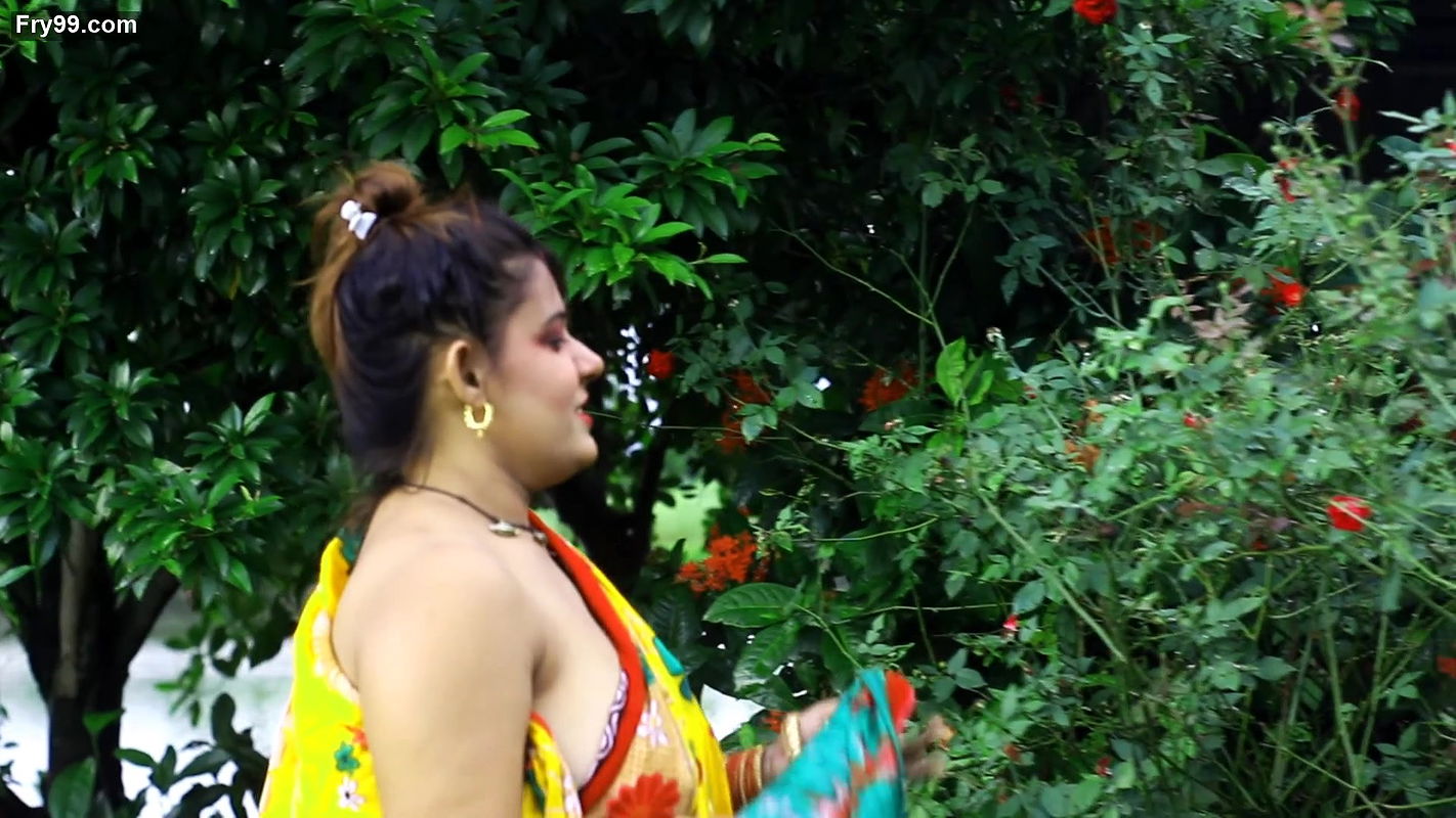Beautiful sufia sathi braless side boob show photoshoot