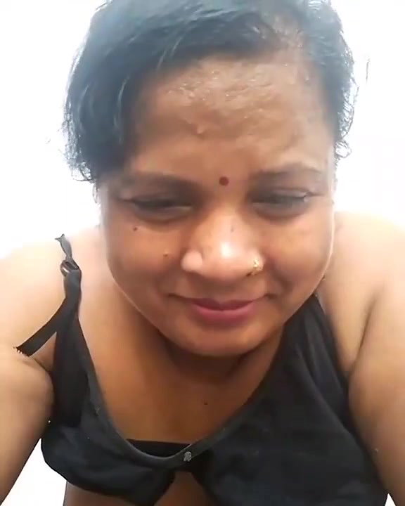Desi Aunty cam show face