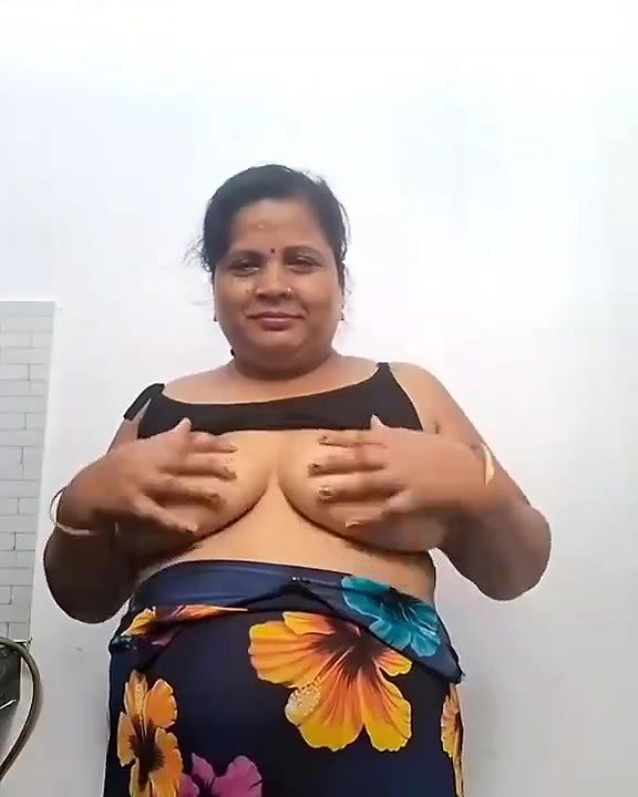 Desi Aunty cam show face