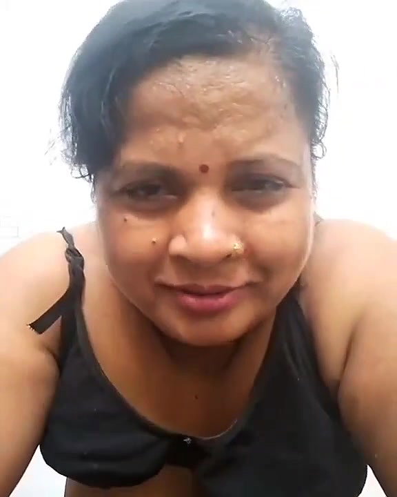 Desi Aunty cam show face