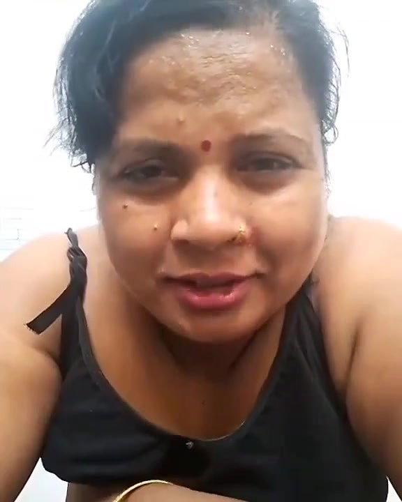 Desi Aunty cam show face