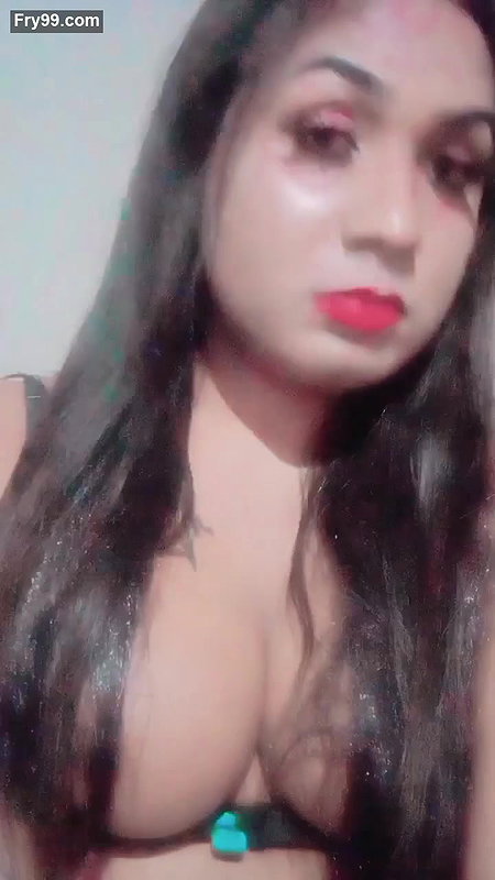 INSTA HOTNESS SHOWING HER CUTE BOOBS