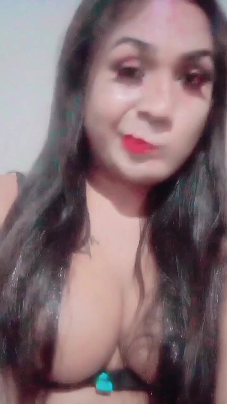 INSTA HOTNESS SHOWING HER CUTE BOOBS