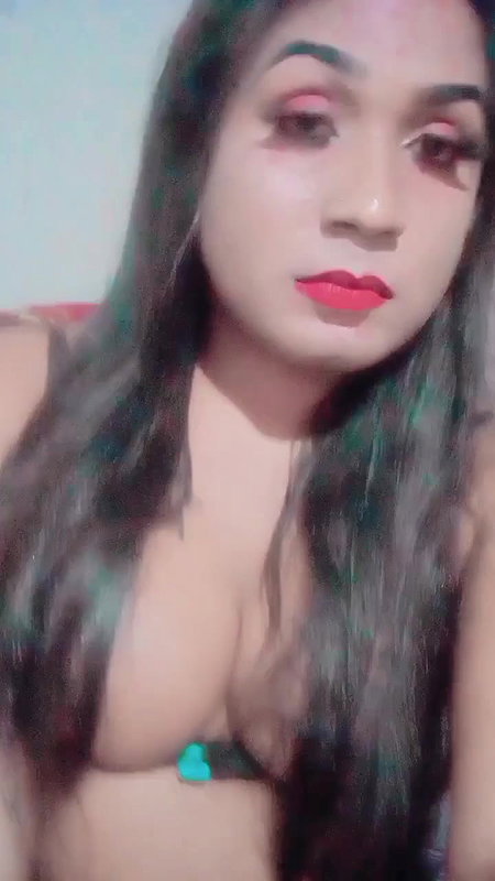 INSTA HOTNESS SHOWING HER CUTE BOOBS