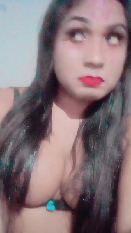 INSTA HOTNESS SHOWING HER CUTE BOOBS