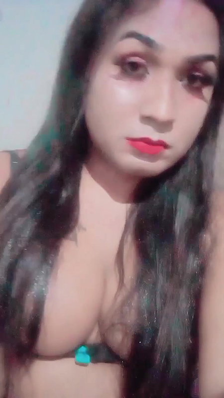 INSTA HOTNESS SHOWING HER CUTE BOOBS