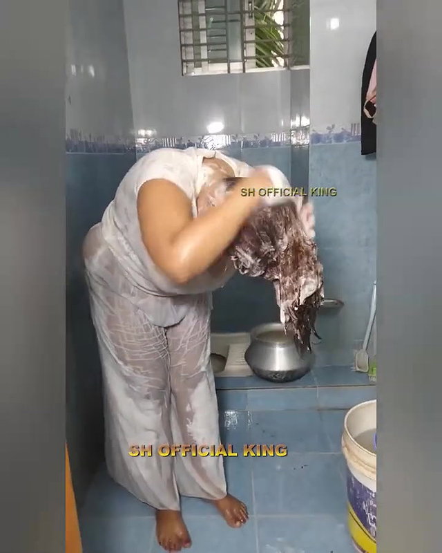 Bengali hot youtuber bath video