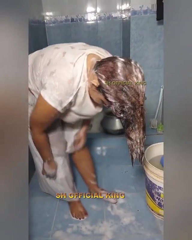 Bengali hot youtuber bath video