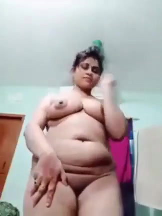 Desi village bhabi nice pussy