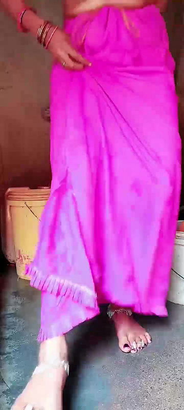 Hot Village Bhabhi Taking Nude Bath