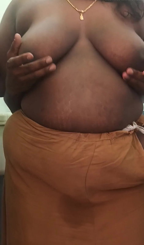 Tamil akka thambi bathing at alone House