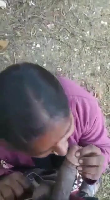 Desi sexy aunty outdoor sucking