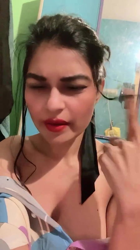 NAUGHTY INSTA WHORE SHOWING HER MILKY DEEP CLEAVAGE