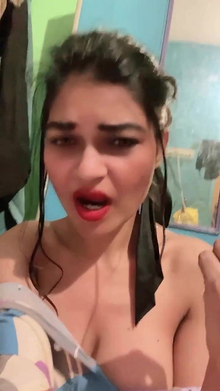 NAUGHTY INSTA WHORE SHOWING HER MILKY DEEP CLEAVAGE