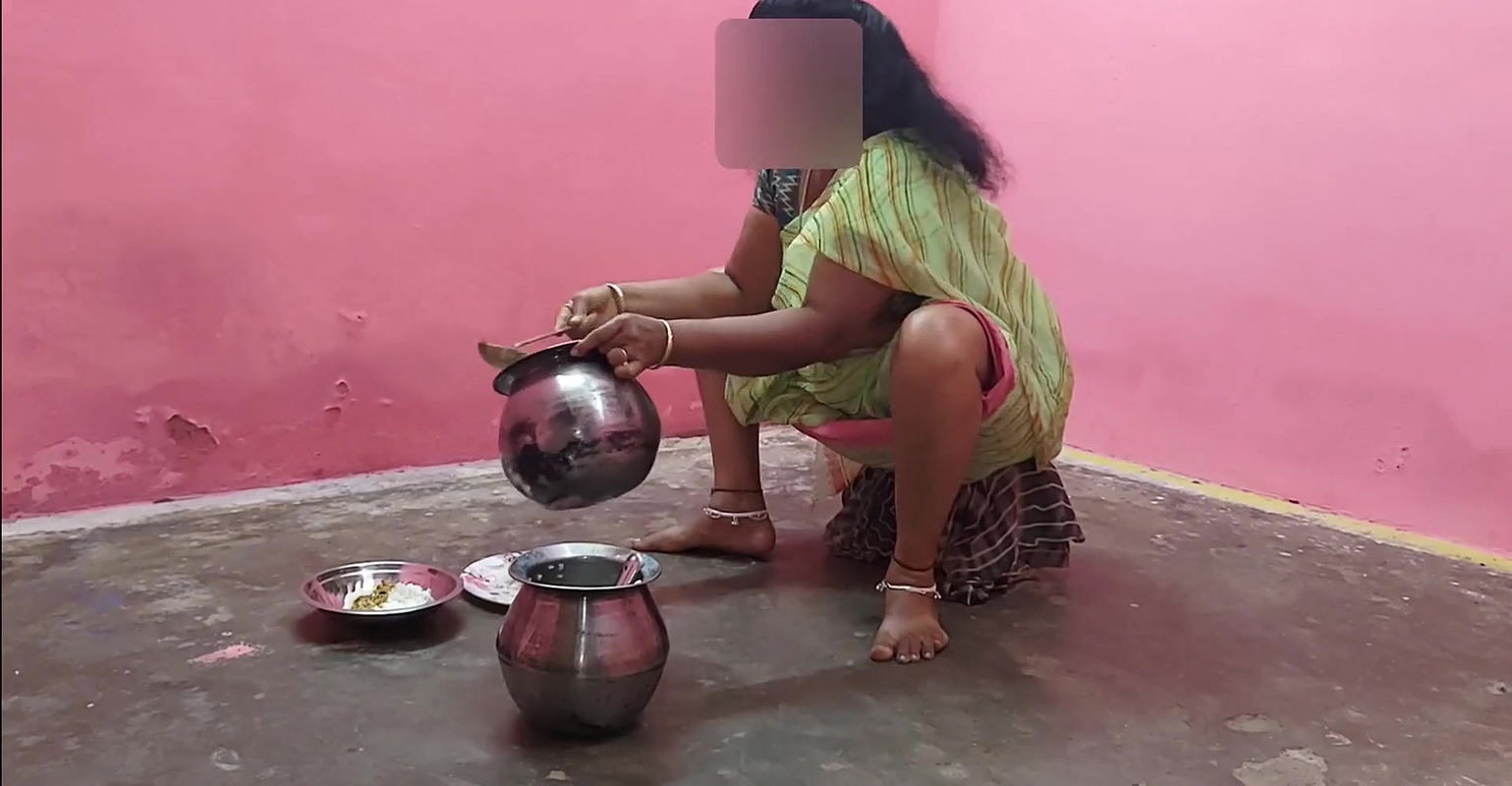 Aunty was sitting and eating until her thighs were visible. I got emotional on seeing her. I went creampie and had sex with her