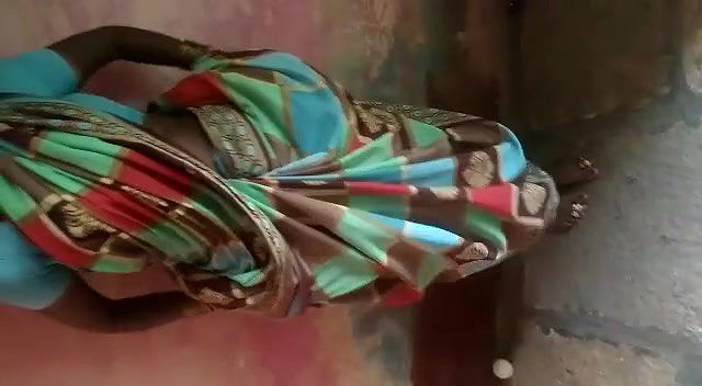 Bhabhi Showing her Pussy