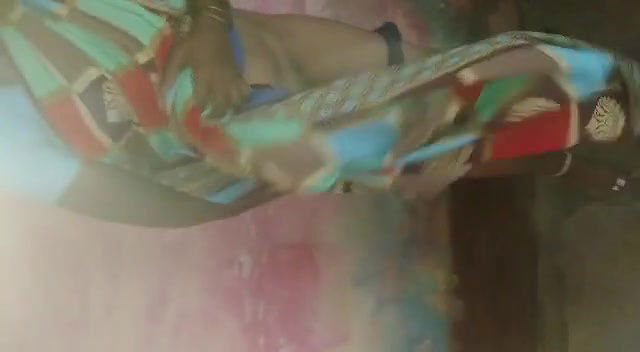 Bhabhi Showing her Pussy