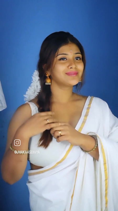 Busty desi girl huge tits in white saree