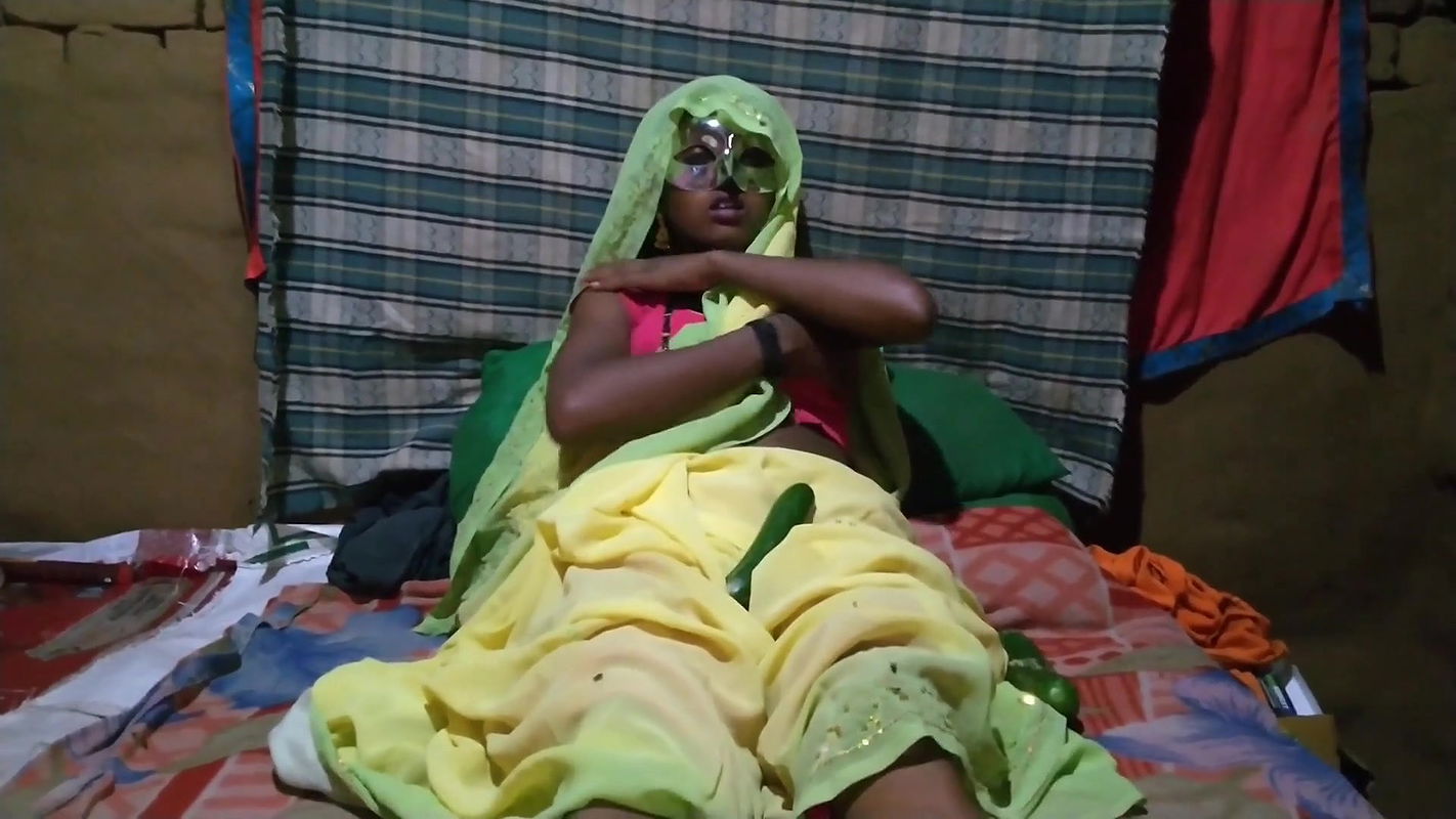 sister in law quenched her thirst with cucumber while having sex alone in the room