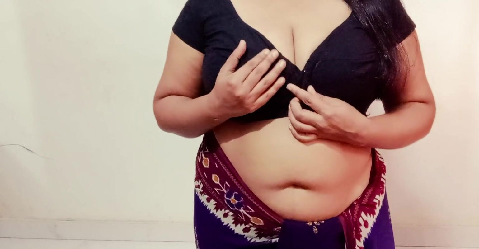 Horny Stepmom Arya Fucked Herself