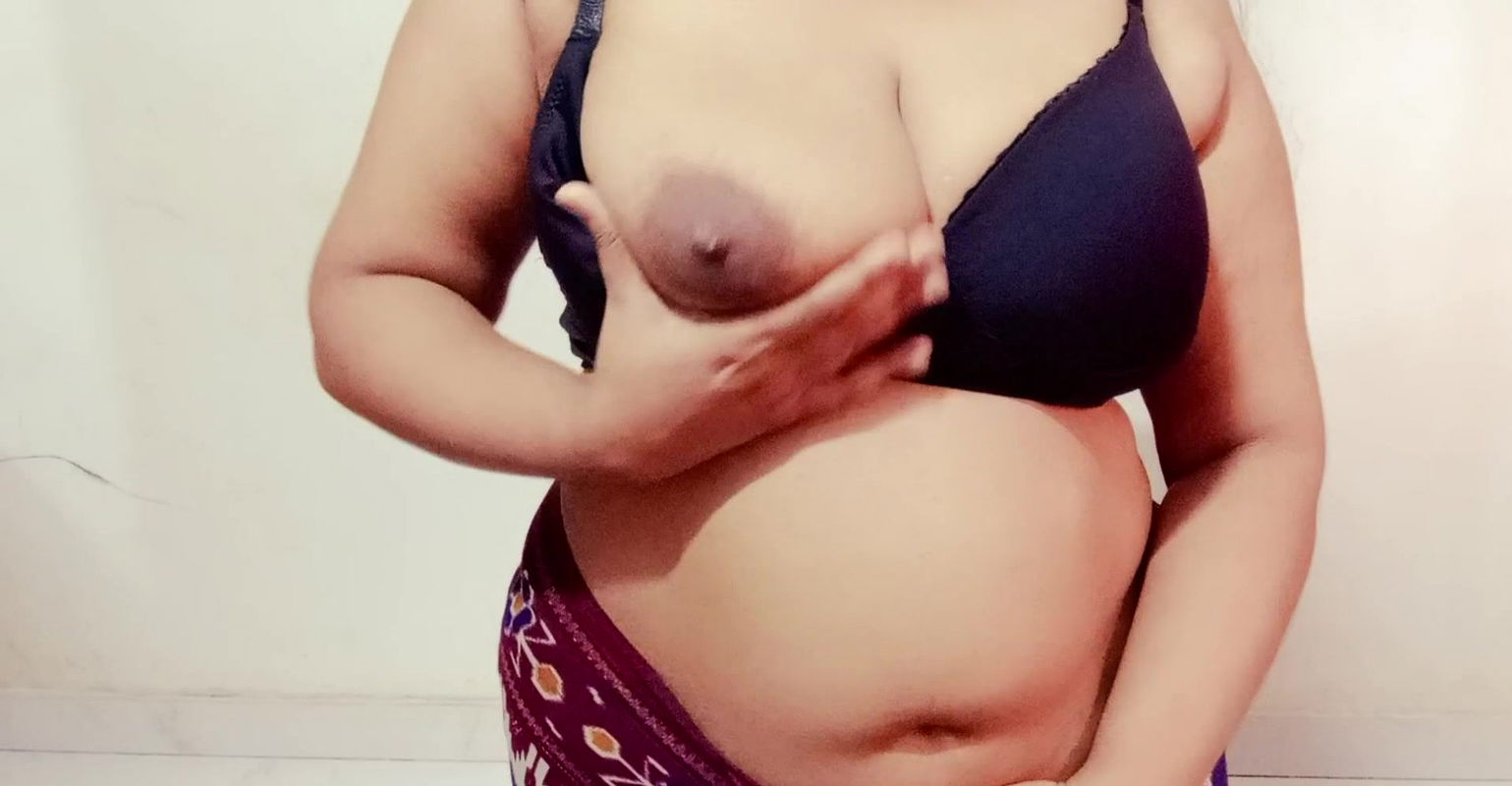 Horny Stepmom Arya Fucked Herself