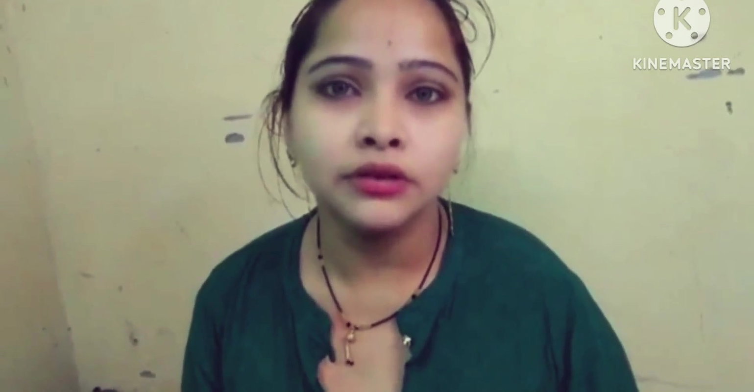 Padosan bhabhi ko tange chaudi karke choda or bhabhi ko khub land chuswaya or bhabhi ji ki land se hi mang bhar di