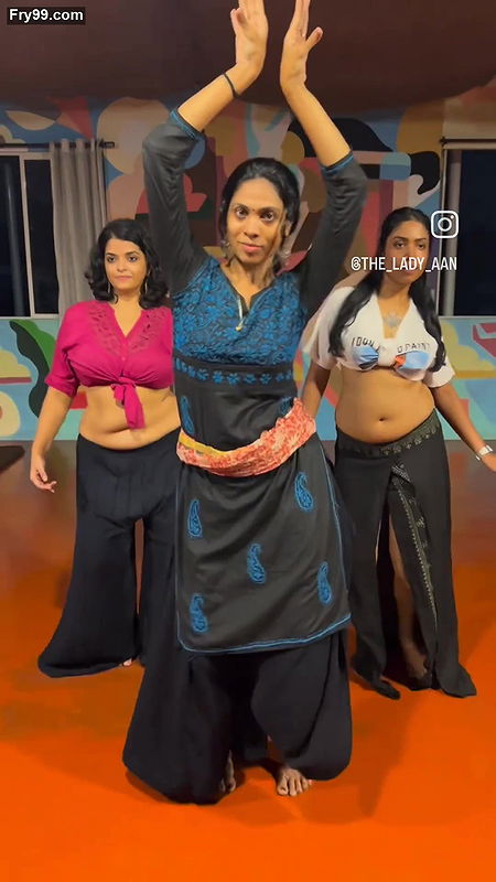 Malayali Belly dancer and other belly dancer sexy wide deep navel show