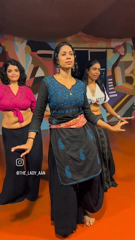 Malayali Belly dancer and other belly dancer sexy wide deep navel show