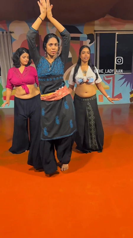 Malayali Belly dancer and other belly dancer sexy wide deep navel show