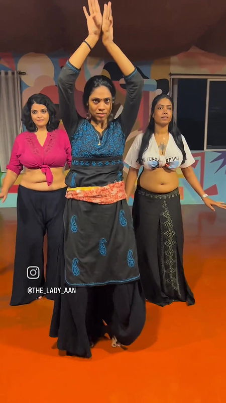 Malayali Belly dancer and other belly dancer sexy wide deep navel show