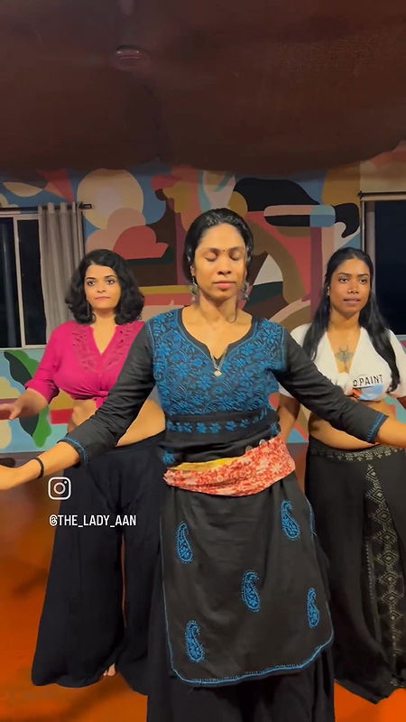 Malayali Belly dancer and other belly dancer sexy wide deep navel show