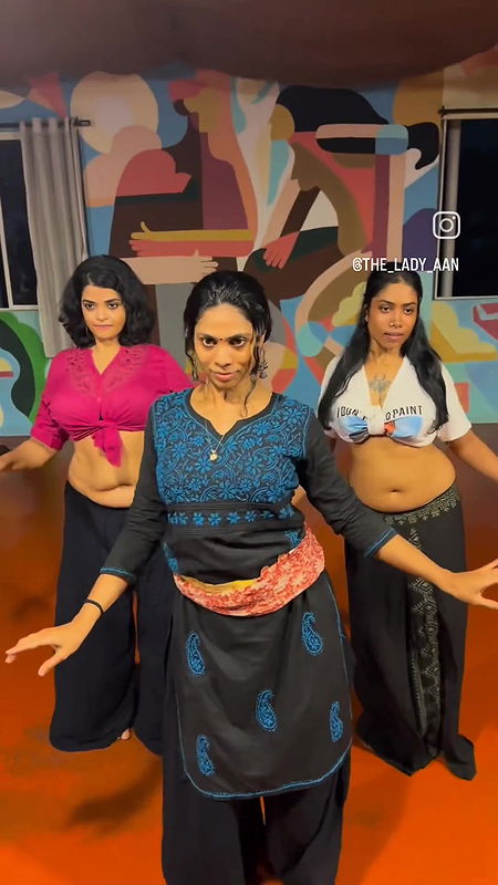 Malayali Belly dancer and other belly dancer sexy wide deep navel show