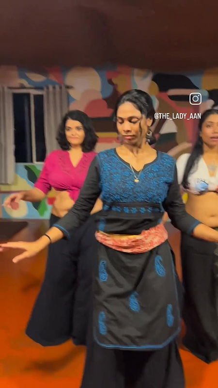 Malayali Belly dancer and other belly dancer sexy wide deep navel show